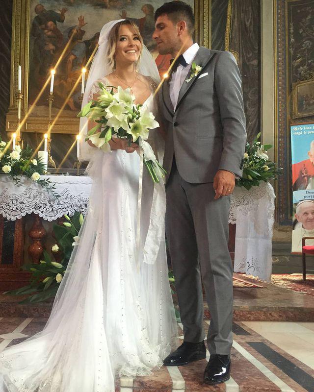 Laura Cosoi A Avut O Rochie De Mireasă Cu Cristale Swarovski