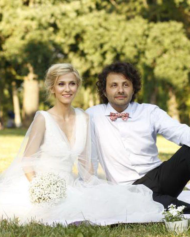 Fotografii De Colecție Cu Rochiile De Mireasă Ale Vedetelor Flash