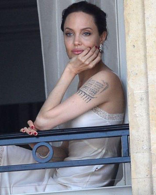 Angelina Jolie a pozat goală! Actrița a depășit perioada anorexiei și arată splendit la 44 de ani!