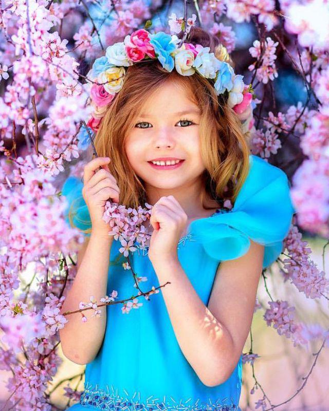 Cine este și cum arată cea mai frumoasă fetiţă din lume! Alina Yakupova (6 ani) are un chip de îngeraş şi oamenii rămân uimiţi când o văd! FOTO