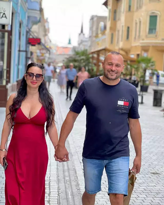Claudia Shik si sotul ei5
