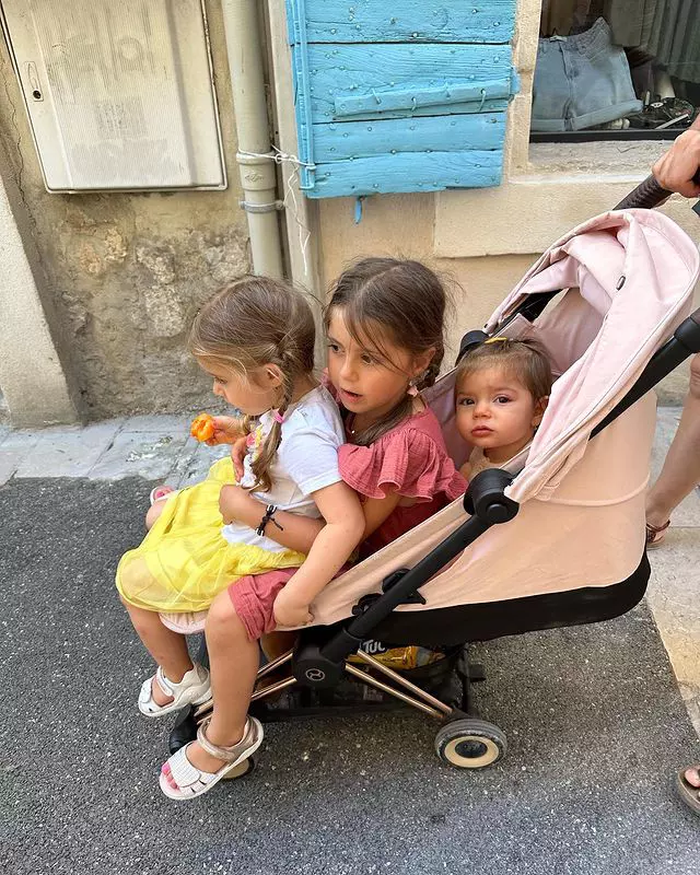 fetitele laurei cosoi