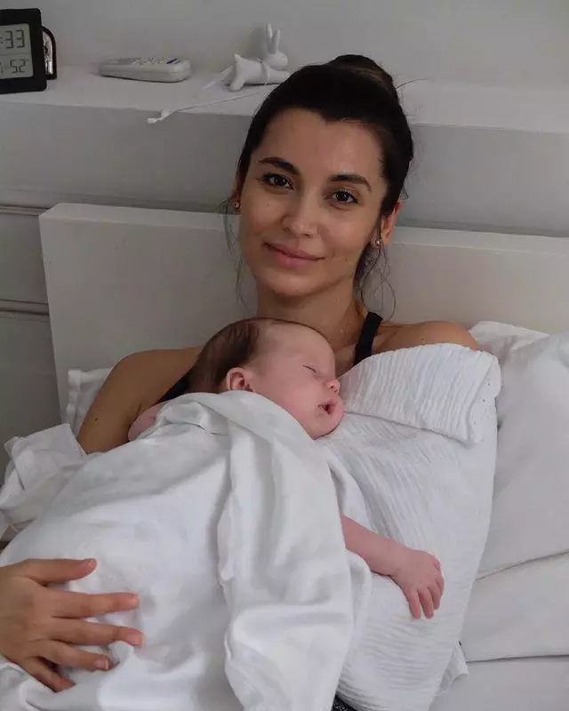 lili-sandu-la-spital-cu-copilul-5-Copy