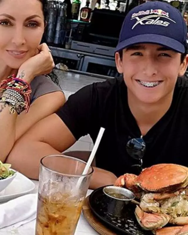 Ayan-Schwarzenberg-08