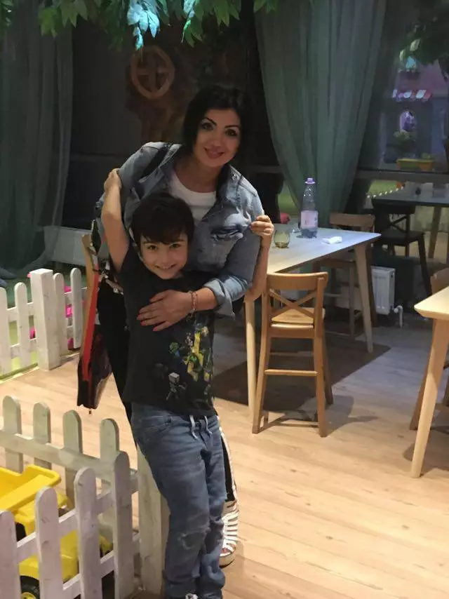 Adriana Bahmuteanu si fiul ei