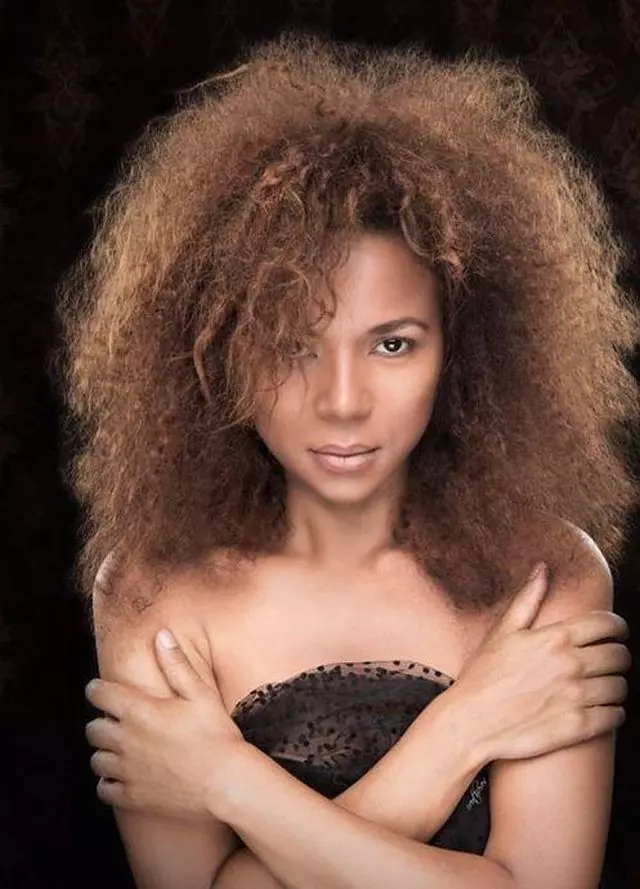 Nadine a devenit cunoscuta la "Scoala Vedetelor"