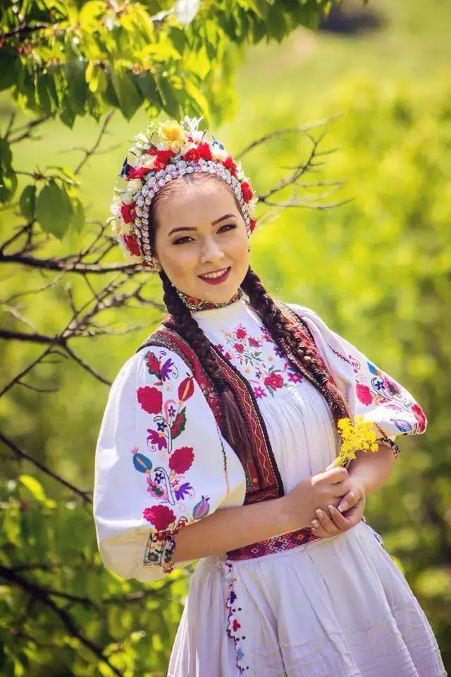 cine-e-Vladuta-Lupau-