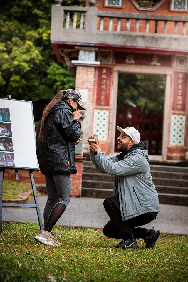 Speak-a-cerut-o-în-căsătorie-pe-Ștefania-la-Asia-Express-1