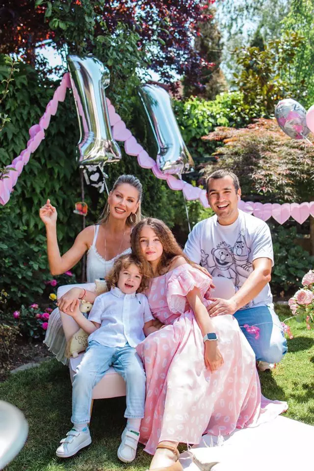 Andreea-Bănică-și-familia-2