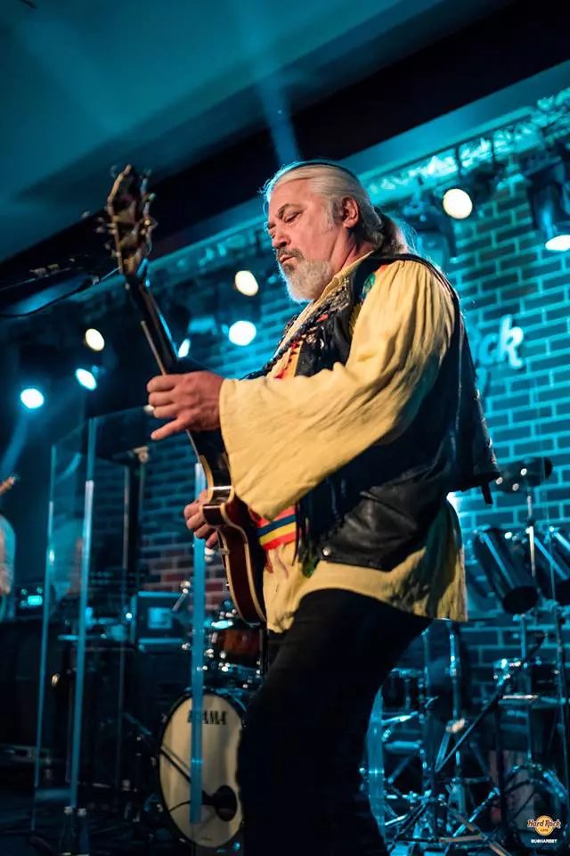 44252448_1619213151513830_4632537745347051520_n