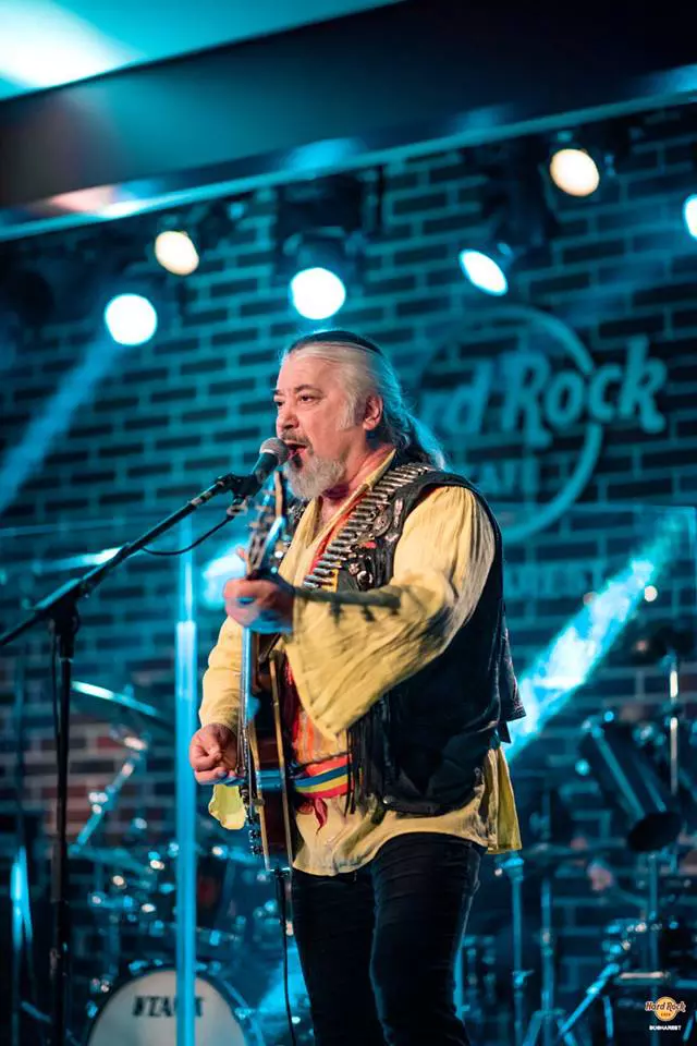 44228328_1619213384847140_8438151053349748736_n-1