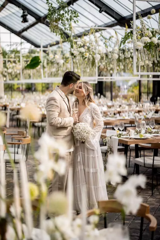 nunta-anului-gina-pistol-senzationala-in-a-doua-rochie-de-mireasa-pe-care-a-purtat-o-la-petrecere_5-6