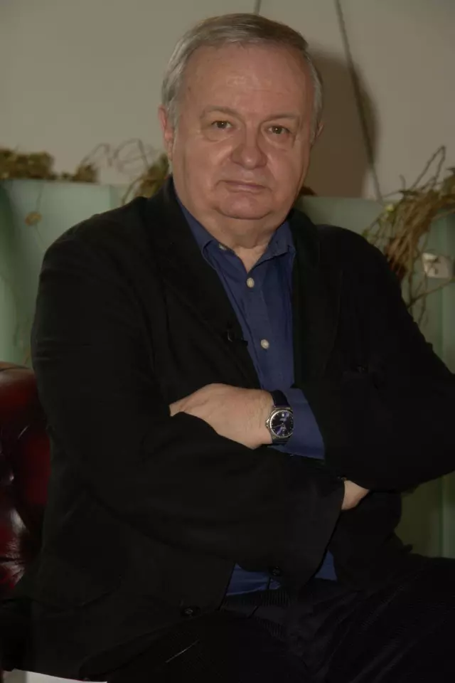 cristian-topescu-10_02042200
