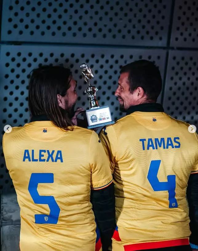 Tamas si Alexa trofeu asia aexpress