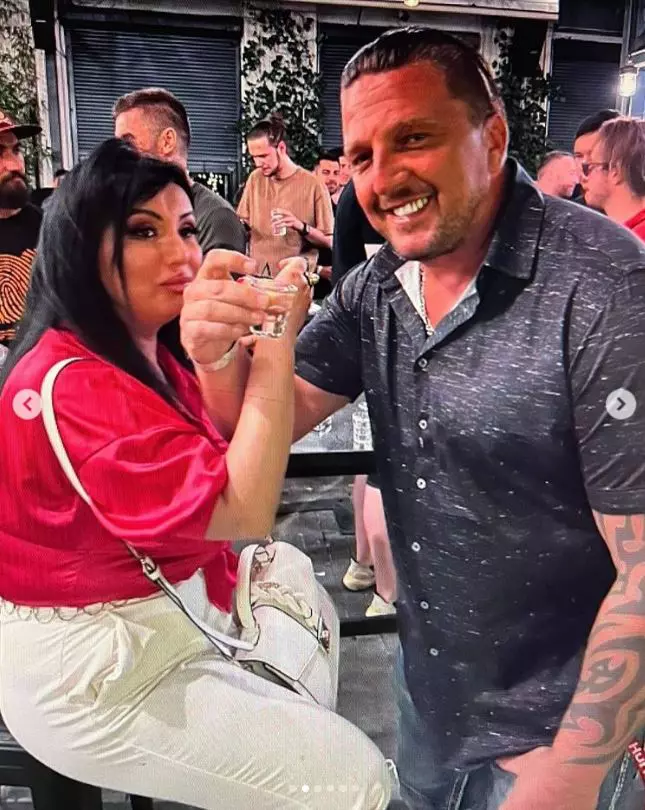 2022-07-21-16_42_05-Adriana-Bahmuteanu-@adrianabahmuteanu-•-Instagram-photos-and-videos