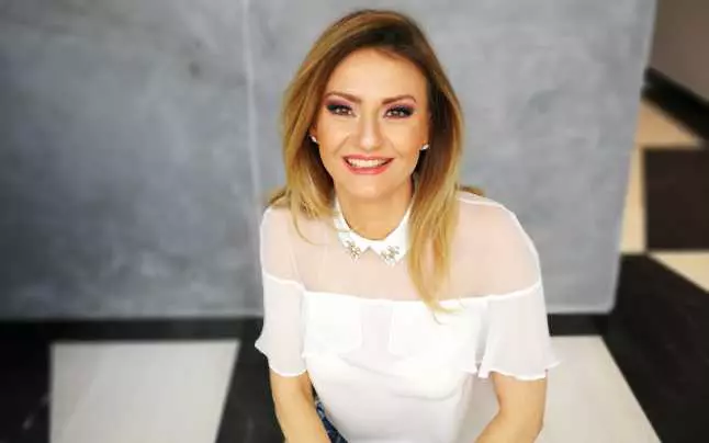 Dana Razboiu prezentatoare de stiri