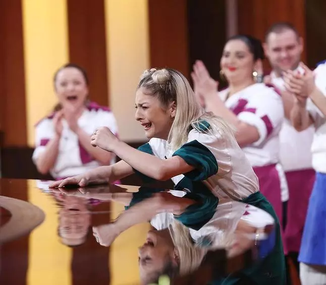 Cine câștigă Chefi la cuțite sezonul 9