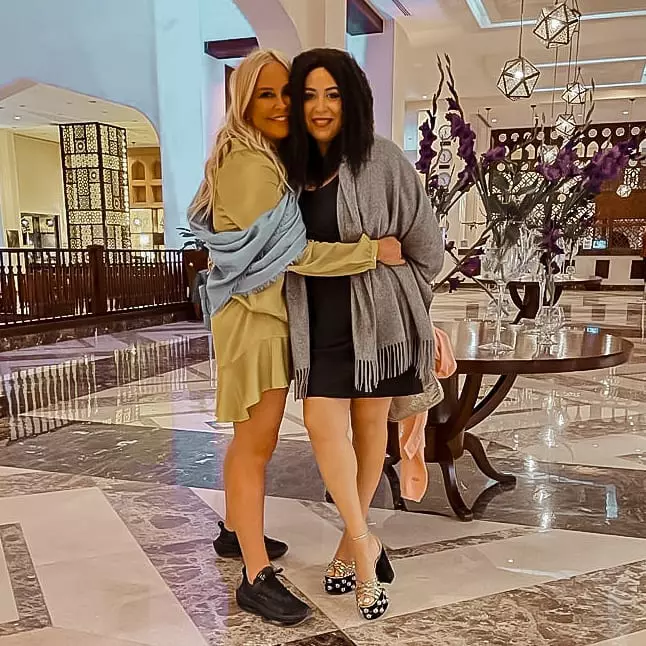 vica blochina cu oana roman in egipt (2)
