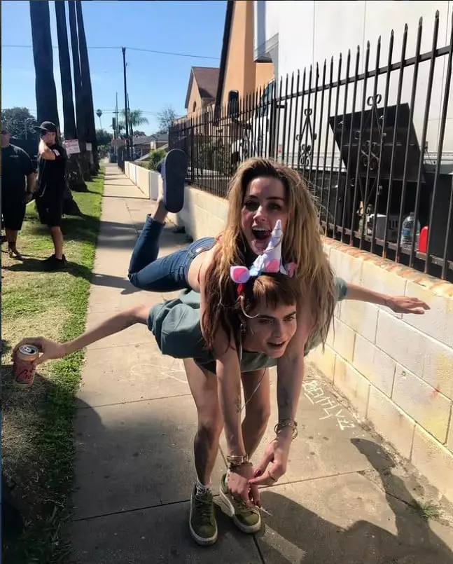 Amber Cara insta