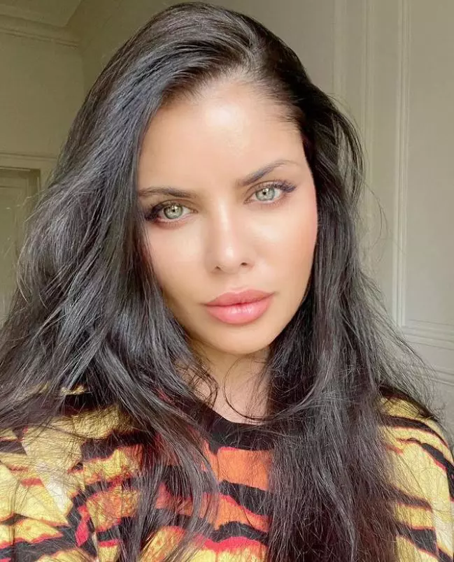 ileana-lazariuc-costum-de-baie-1