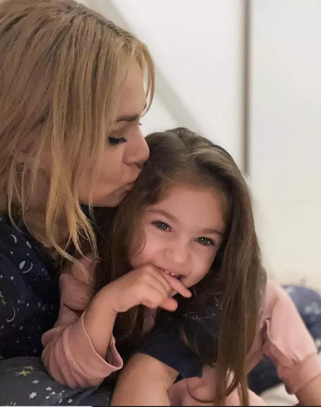 cat-de-frumoasa-e-fetita-lui-feli-donose-artista-a-postat-cateva-fotografii-adorabile-cu-micuta-ei_6