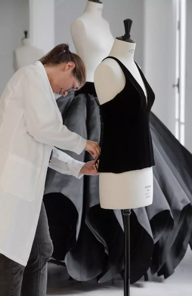 7. Procesul de lucru pentru rochia purtată de Lady Gaga