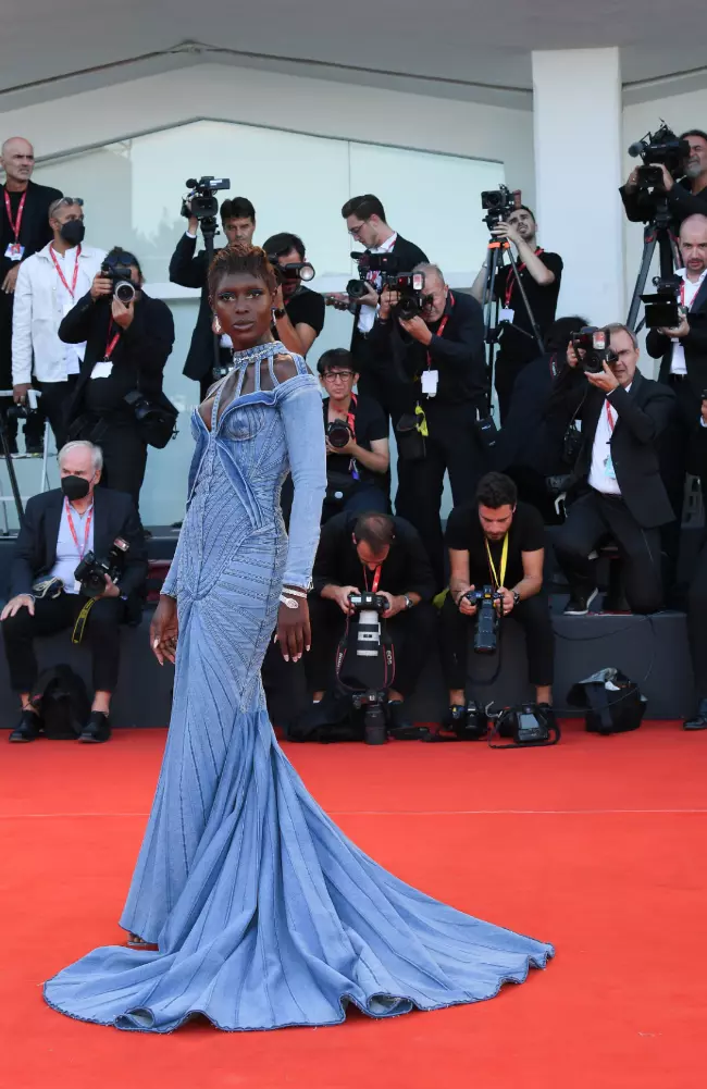 15.-Jodie-Turner-Smith-în-Balmain-1