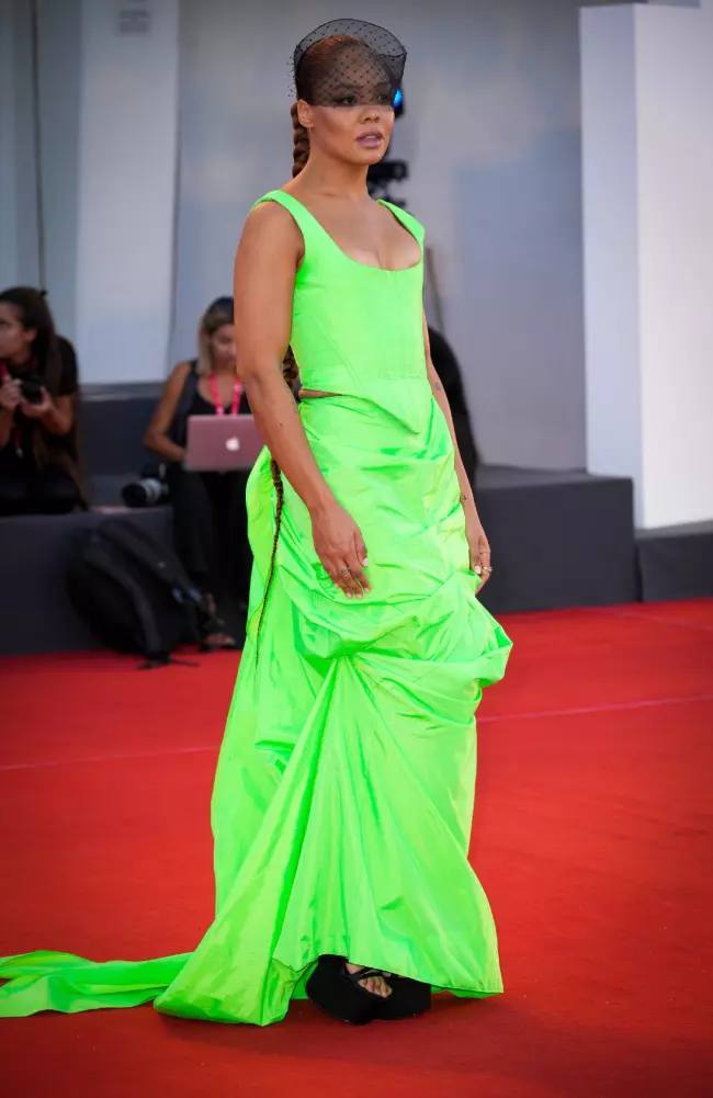 21.-Tessa-Thompson-în-Christopher-John-Rogers-1