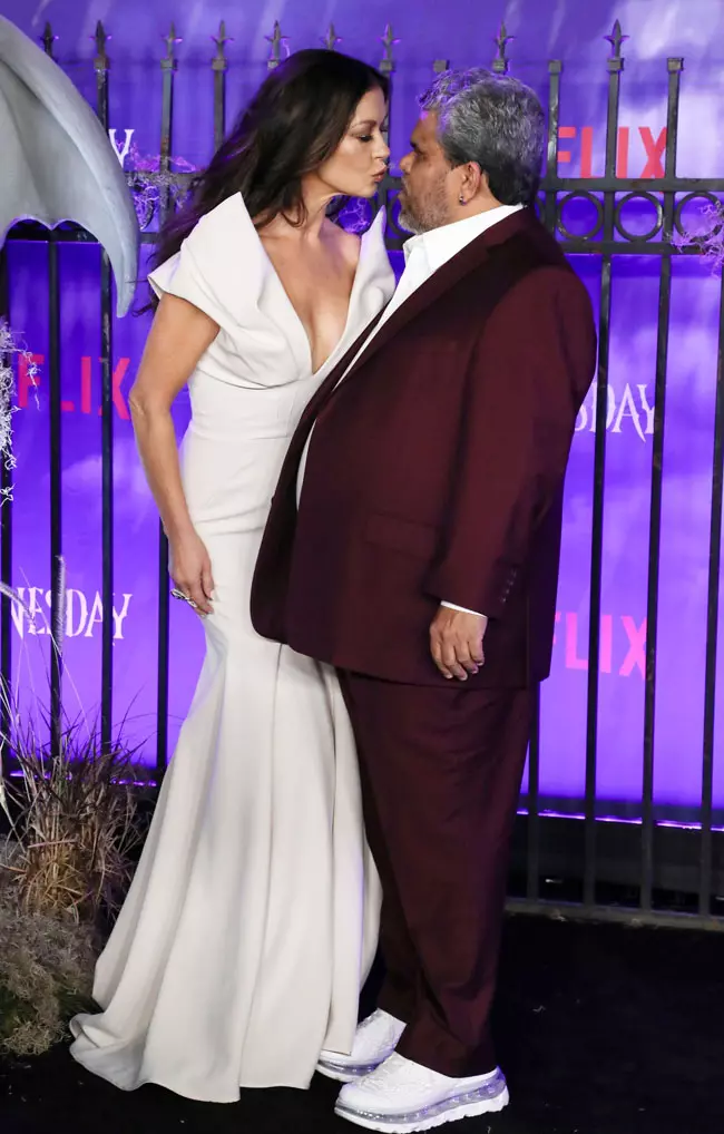 Catherine Zeta-Jones si Luis Guzman