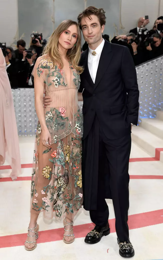7. Robert Pattinson și Suki Waterhouse