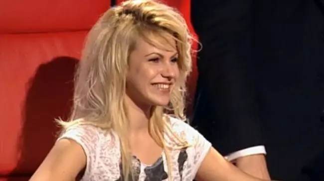 cristina-vasiu-fosta-concurenta-de-la-vocea-romaniei-are-un-nou-single-asculta-aici-vara-se-poarta-single_1_size24