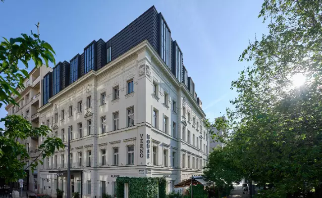 8. Exteriorul Verno House, Budapesta