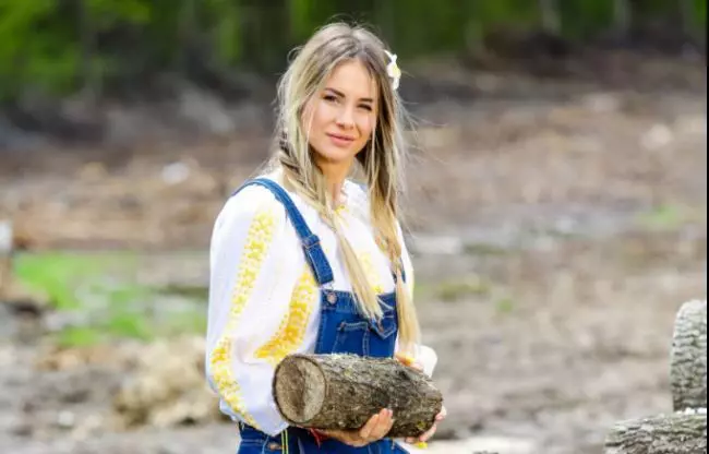 gratiela-duban-intra-alaturi-de-sotul-ei-in-ferma-vedetelor-cum-intampina-provocarea_size24