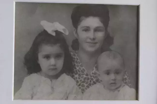 rodica-mandache-in-copilarie.-sursa-foto-arhiva-personala