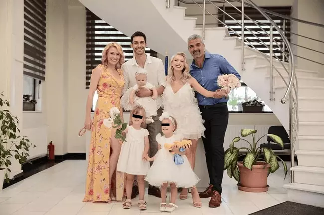 Aurelian Temișan și soția lui, Monica Davidescu, la cununia civilă dintre Andreea Bălan și George Burcea