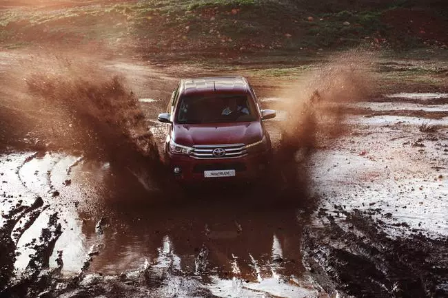 2016 toyota hilux europa (52)