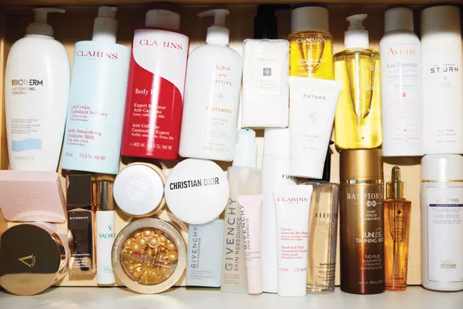 Operațiunea Dulapul cu make-up artista Alexandra Crăescu (2)