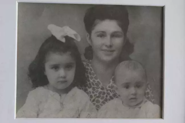 rodica-mandache-in-copilarie.-sursa-foto-arhiva-personala