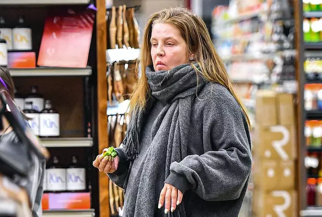 Ultimele zile din viața Lisei Marie Presley: opioide, dietă extremă și disperarea de a slăbi 20 kg. Priscilla Presley atacă testamentul fiicei sale