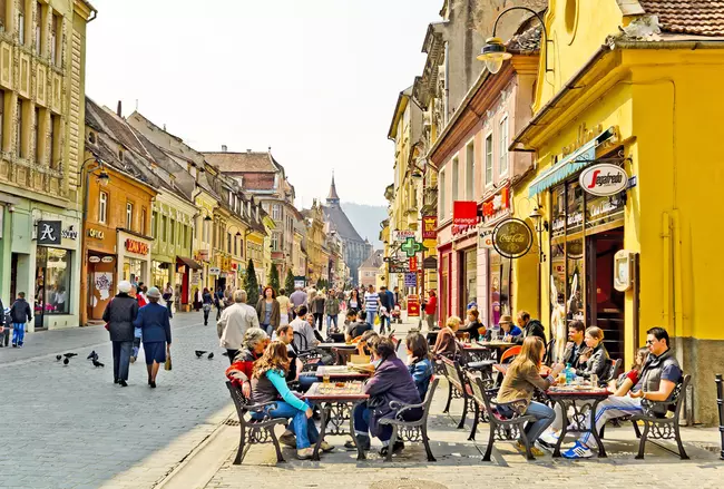 Românii trăiesc mai puțin decât media europeană. Ce cauze afectează grav speranța de viață!