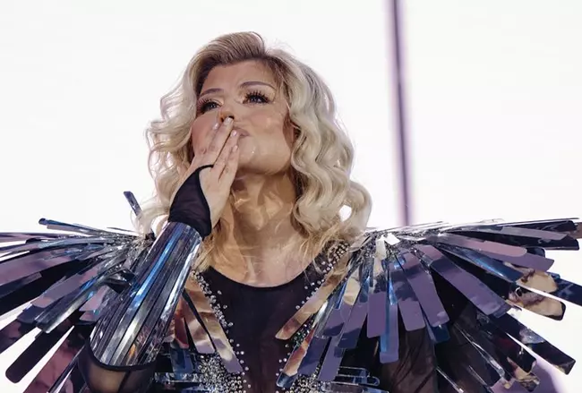 Anunțul trist făcut de Loredana Groza chiar în mijlocul unui concert. Cu greu s-a abținut să nu plângă. Cui i-a adus un omagiu pe scenă