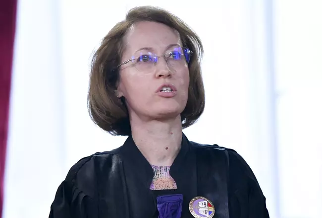 Cine este judecătoarea Raluca Moroșanu. Deciziile controversate și dosarele celebre în care a avut un rol decisiv: cazul Dan Diaconescu, Nicușor Constantinescu și cazul milionarului Bizu, acuzat că și-a atacat soția în jacuzzi