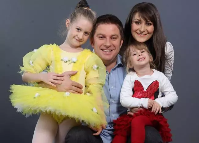 pavel-bartos-explica-cum-trebuie-sa-fie-ghetele-in-seara-de-mos-nicolae-curate-si-bineinteles-sa-fie-mari_3_size20