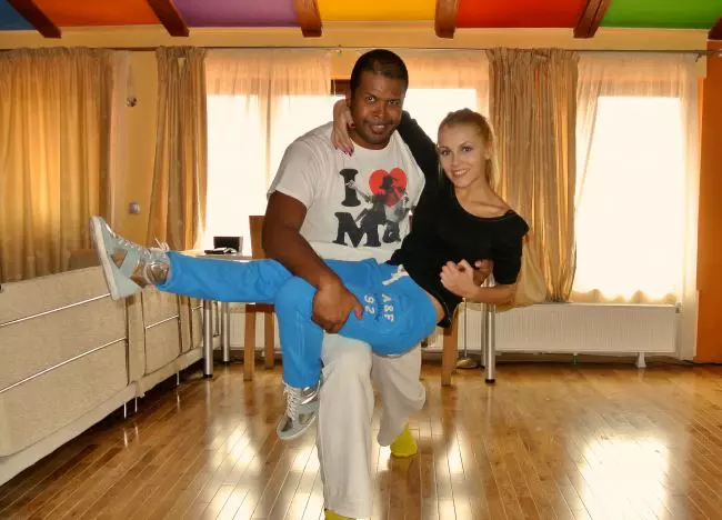 cabral-si-andreea-ibacka-danseaza-in-scop-umanitar-vineri-la-dansez-pentru-tine_size19-1