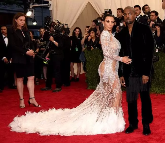 Kim Kardashian și Kayne West la Met Gala 2015