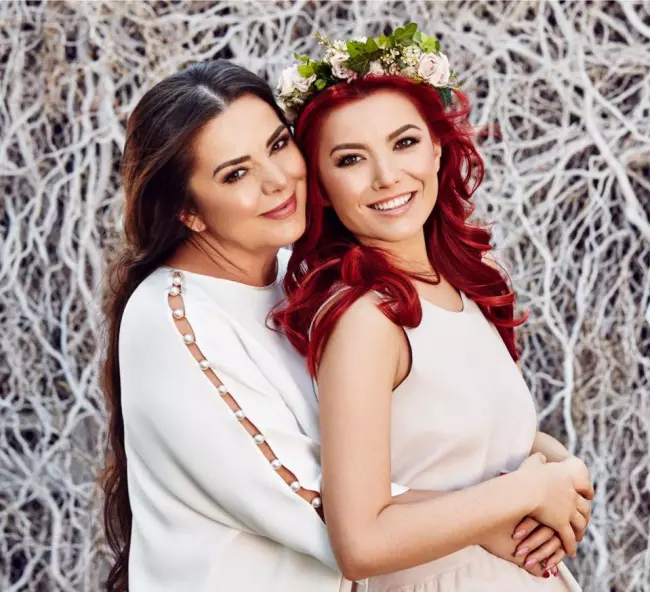 Elena Gheorghe si mama sa