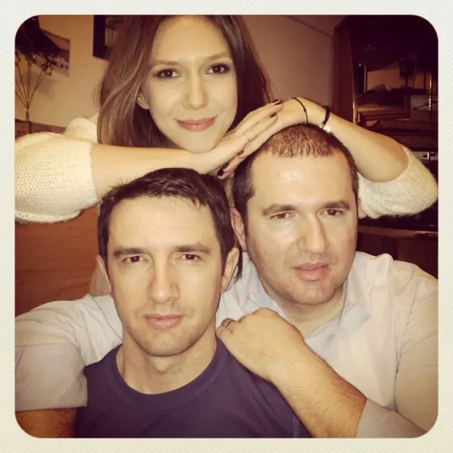 stiai-ca-adela-popescu-mai-are-doi-frati-fanii-au-ramas-uimiti-cat-de-mult-seamana-cu-fratele-mai-mic_1