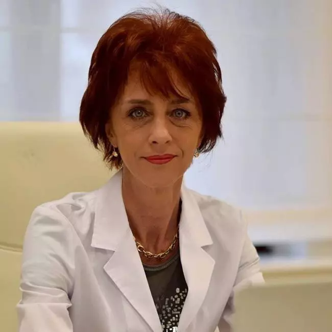 Flavia Groșan4