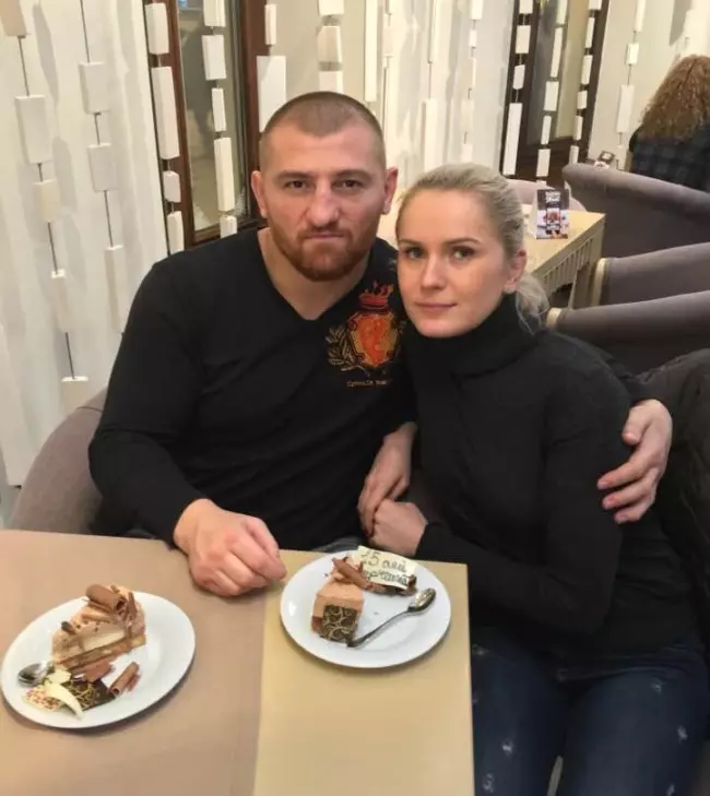 Catalin Morosanu si sotia sa, Georgiana 3