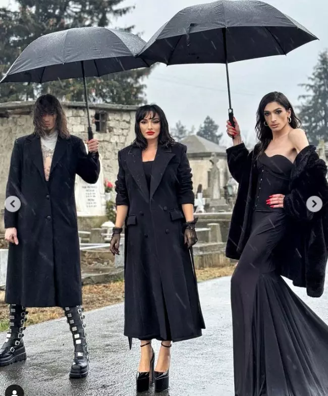 ana-morodan-in-cimitir-4